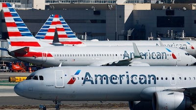 American Airlines recorta su objetivo de beneficios al dispararse la factura de combustible American Airlines recorta su objetivo de beneficios al dispararse la factura de combustible