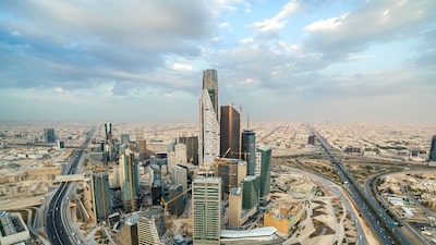 Arábia Saudita corta produção de petróleo com bloqueio de Ormuz, dizem fontes Arábia Saudita corta produção de petróleo com bloqueio de Ormuz, dizem fontes