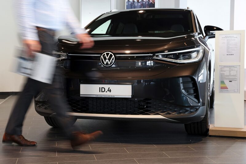 As ações da VW caíram menos de 1 ponto percentual na bolsa de valores de Frankfurt As ações da VW caíram menos de 1 ponto percentual na bolsa de valores de Frankfurt