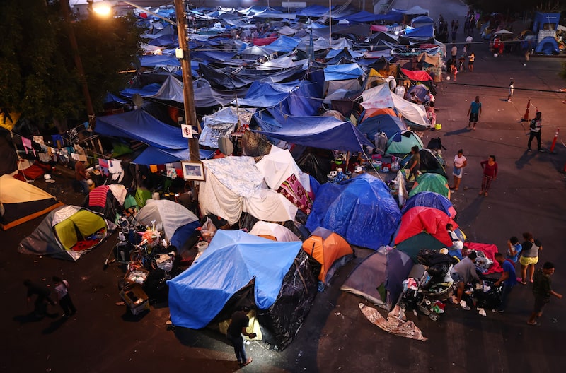 Migrantes en Tijuana. Migrantes en Tijuana.