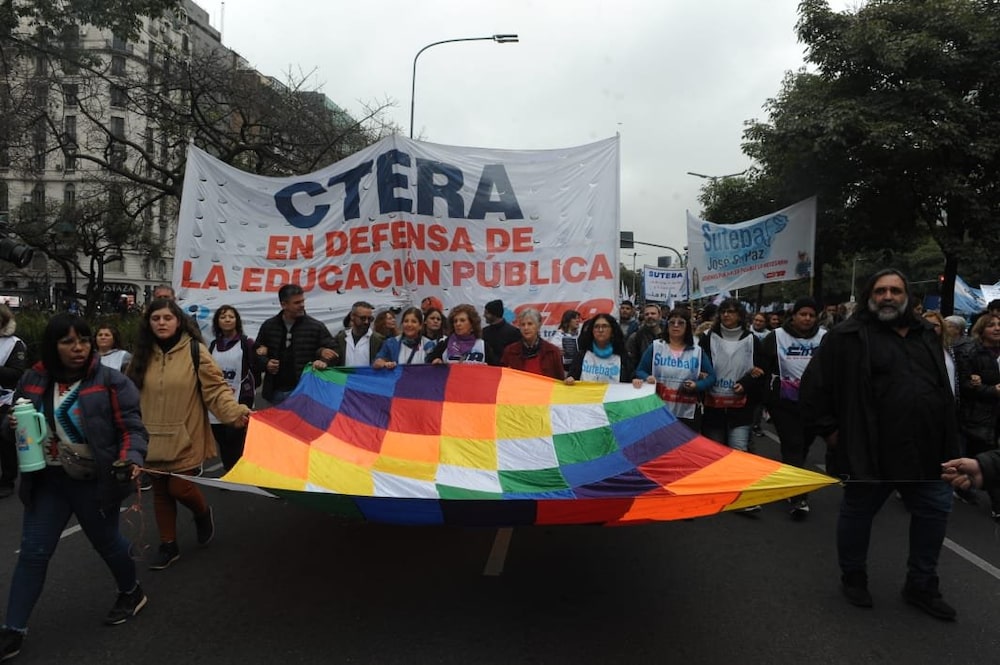 Gremios docentes ponen en duda el comienzo de clases.
Gremios docentes ponen en duda el comienzo de clases.
