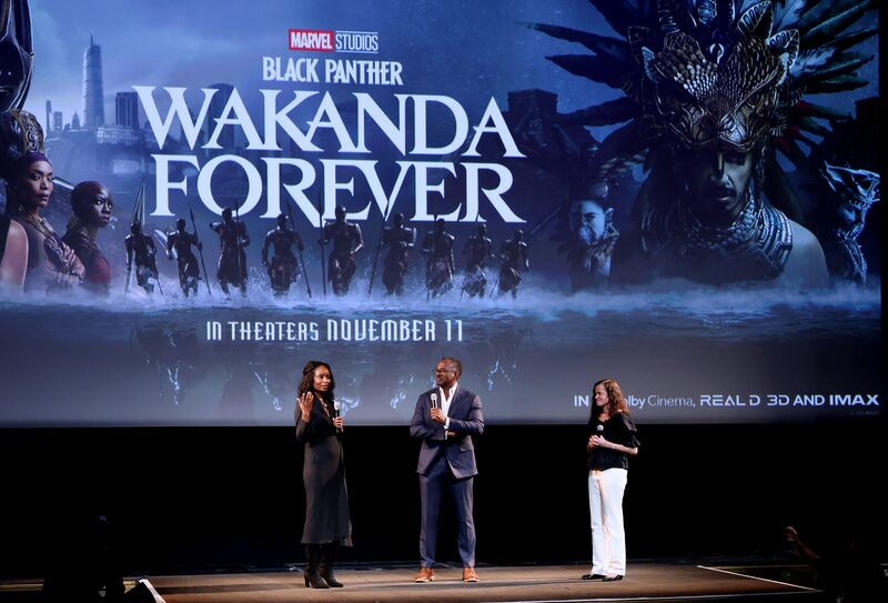 O primeiro filme do Pantera Negra em 2018 foi um divisor de águas para a Disney e a indústria como o primeiro filme de super-herói de grande orçamento a apresentar um elenco majoritariamente negro O primeiro filme do Pantera Negra em 2018 foi um divisor de águas para a Disney e a indústria como o primeiro filme de super-herói de grande orçamento a apresentar um elenco majoritariamente negro