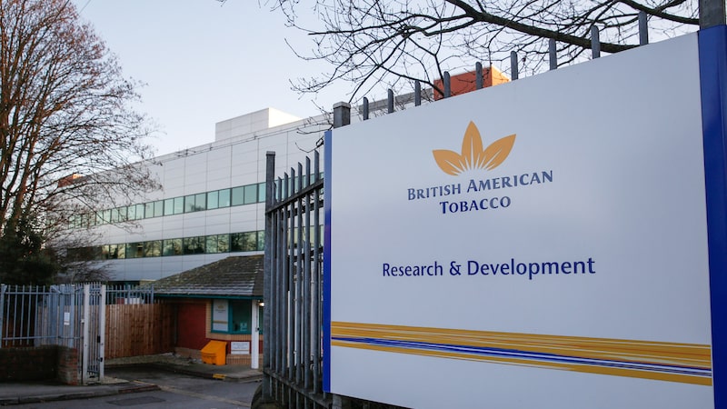 BAT, gigante de tabaco, cortará 9 mil empregos no mundo em plano de reestruturação BAT, gigante de tabaco, cortará 9 mil empregos no mundo em plano de reestruturação