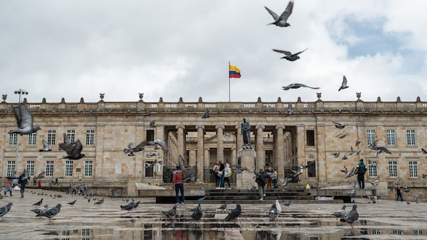 Pimco gana con apuesta por Colombia mientras otros fondos salen Pimco gana con apuesta por Colombia mientras otros fondos salen