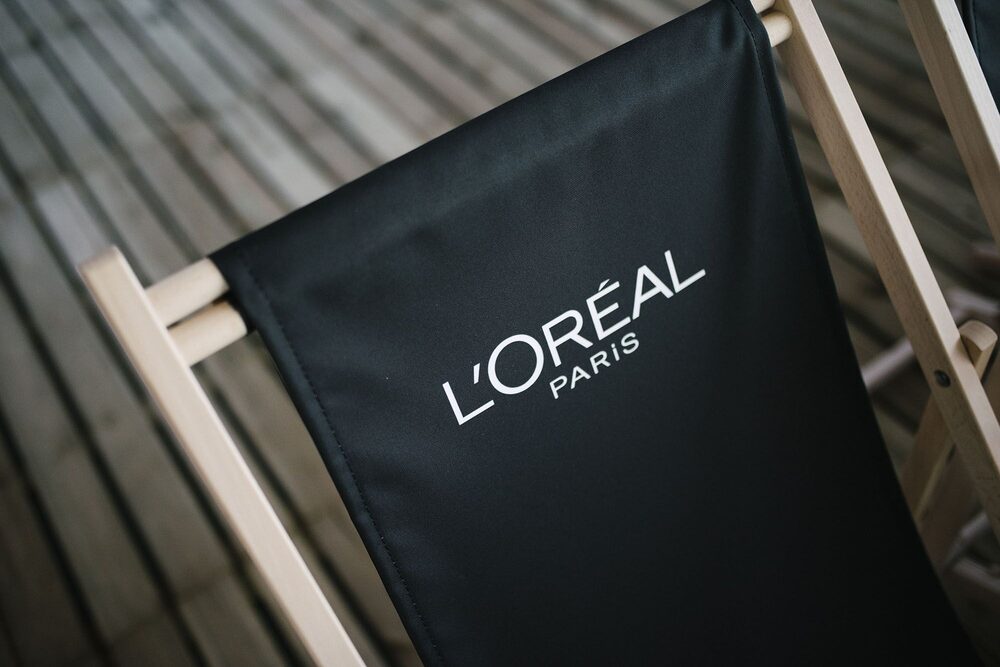 L’Oréal emitió bonos para financiar la compra de Kering Beauté, una operación que consolida su expansión en el sector de cosméticos de lujo. L’Oréal emitió bonos para financiar la compra de Kering Beauté, una operación que consolida su expansión en el sector de cosméticos de lujo.
