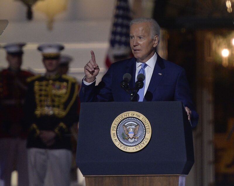 Eso es lo que opina la mayoría de los demócratas estadounidenses y de los independientes de tendencia demócrata. Eso es lo que opina la mayoría de los demócratas estadounidenses y de los independientes de tendencia demócrata.