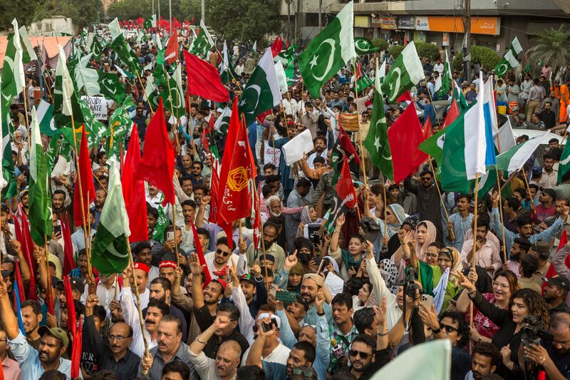 Manifestantes asisten a una protesta, en respuesta a los ataques militares de India contra Pakistán, en Karachi, Pakistán, el miércoles 7 de mayo de 2025. Manifestantes asisten a una protesta, en respuesta a los ataques militares de India contra Pakistán, en Karachi, Pakistán, el miércoles 7 de mayo de 2025.