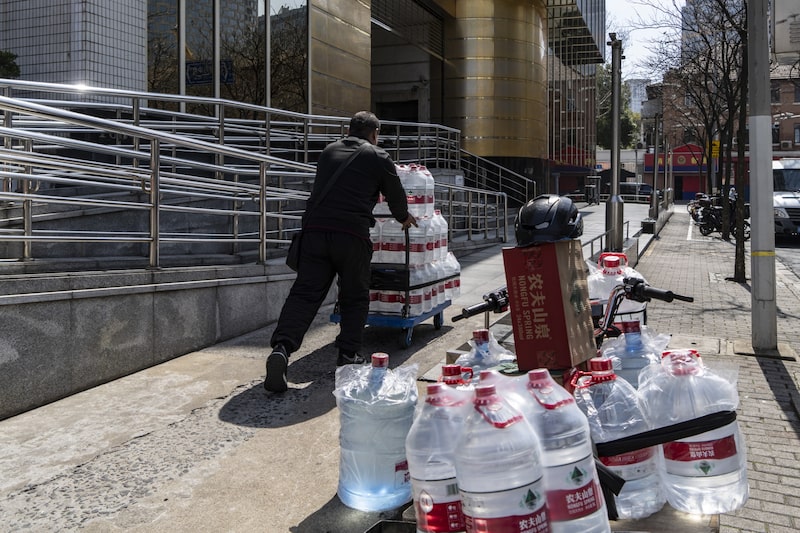 Existe una creciente preocupación por la economía china y se observa que las empresas de consumo no están siendo resistentes a la demandam, en segmentos como bebidas. Existe una creciente preocupación por la economía china y se observa que las empresas de consumo no están siendo resistentes a la demandam, en segmentos como bebidas.