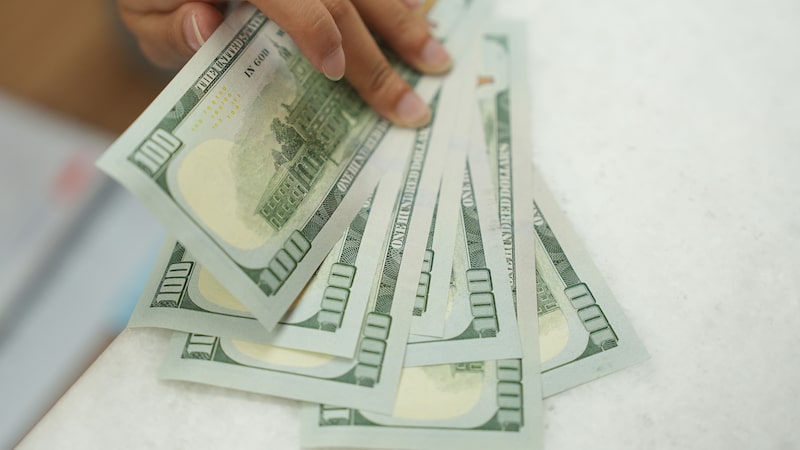 Dólar recupera papel de ‘porto seguro’ com guerra no Irã e riscos de inflação Dólar recupera papel de ‘porto seguro’ com guerra no Irã e riscos de inflação