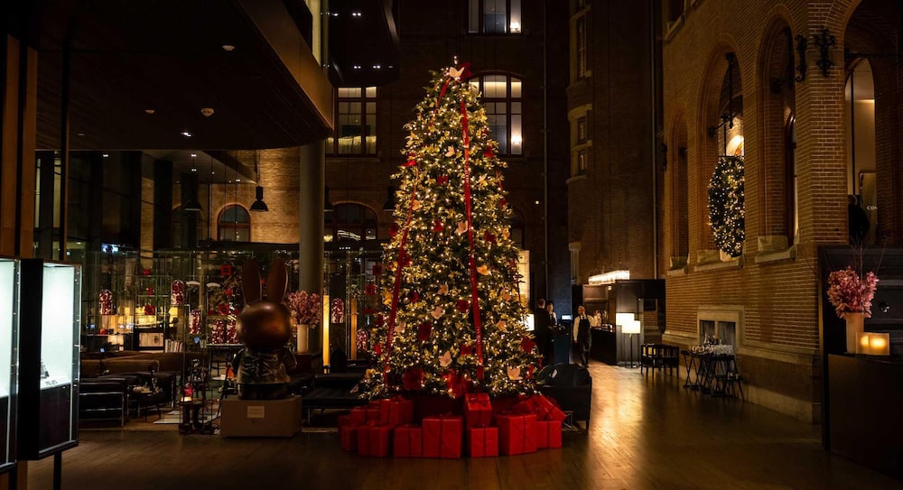 árbol de Navidad Conservatorium Hotel, Ámsterdam, Países Bajos árbol de Navidad Conservatorium Hotel, Ámsterdam, Países Bajos