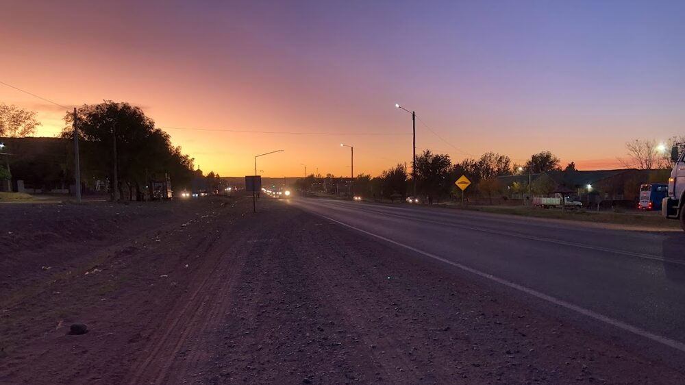 Cientos de autos, camionetas y camiones, ingresan a Añelo cada madrugada Cientos de autos, camionetas y camiones, ingresan a Añelo cada madrugada