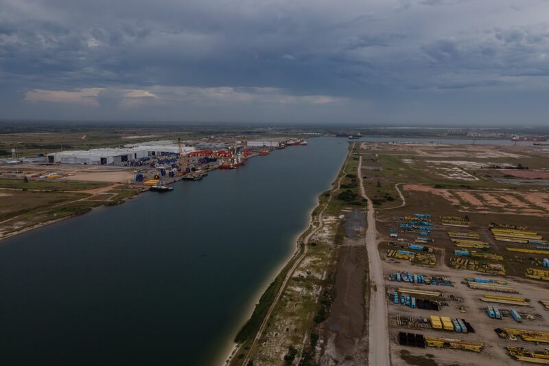 Los esfuerzos de EIG por expandirse en Brasil destacan el potencial de crecimiento tanto en el sector del petróleo como en las energías renovables en la mayor economía de América Latina. Los esfuerzos de EIG por expandirse en Brasil destacan el potencial de crecimiento tanto en el sector del petróleo como en las energías renovables en la mayor economía de América Latina.