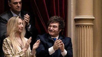 Milei respalda a su jefe de gabinete Manuel Adorni en medio de un escándalo de corrupción Milei respalda a su jefe de gabinete Manuel Adorni en medio de un escándalo de corrupción