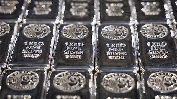 La plata sube a un récord por encima de los US$80 en un rally histórico de fin de año La plata sube a un récord por encima de los US$80 en un rally histórico de fin de año