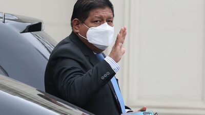 Ministro de Defensa de Perú evalúa renunciar tras denuncia de excomandante del Ejército Ministro de Defensa de Perú evalúa renunciar tras denuncia de excomandante del Ejército