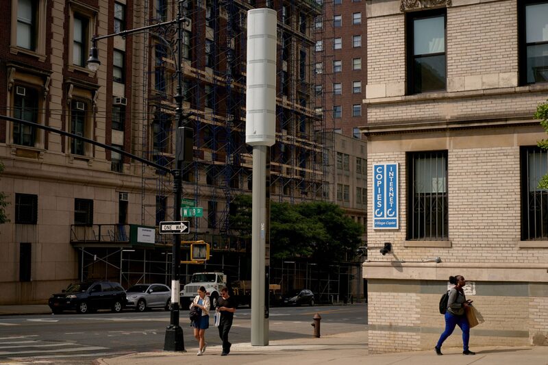 Seis conselhos comunitários em Manhattan e mais 10 em outros distritos expressaram oposição às torres Seis conselhos comunitários em Manhattan e mais 10 em outros distritos expressaram oposição às torres