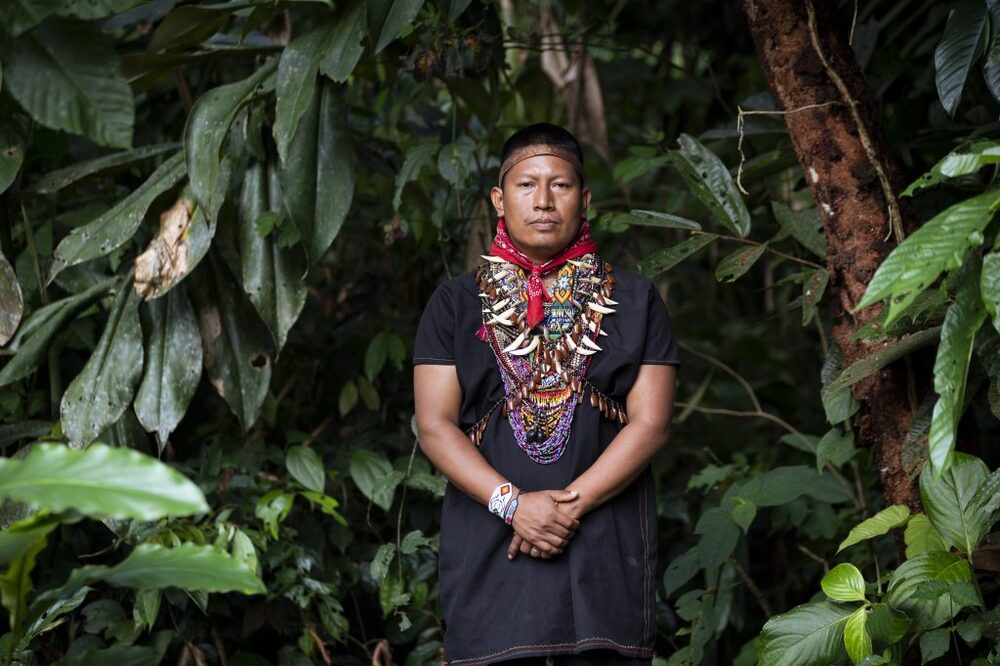 Álex proviene de una familia de sanadores tradicionales y es miembro de la Alianza Ceibo. Álex proviene de una familia de sanadores tradicionales y es miembro de la Alianza Ceibo.