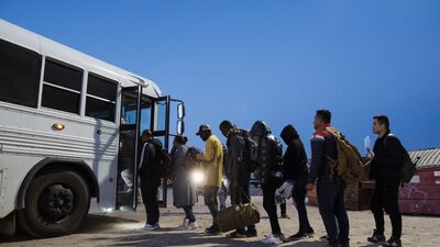 Texas ofrece a Trump 1.400 acres para ayudarle con las deportaciones masivas Texas ofrece a Trump 1.400 acres para ayudarle con las deportaciones masivas