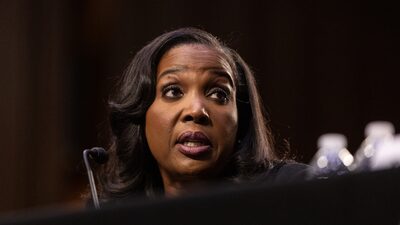 Lisa Cook, do Fed, diz que não será intimidada a deixar o cargo após pressão de Trump Lisa Cook, do Fed, diz que não será intimidada a deixar o cargo após pressão de Trump