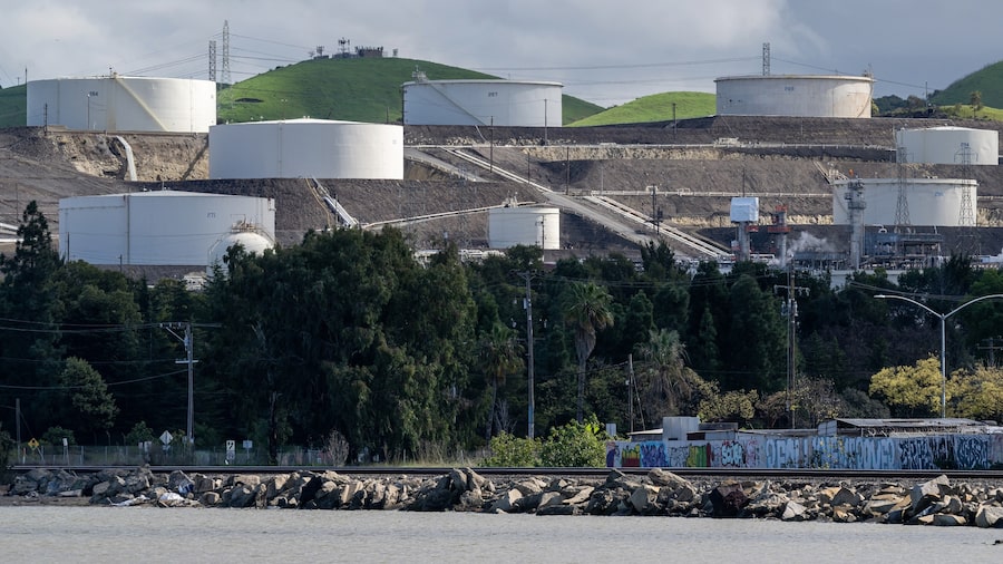 El petróleo retrocede por debajo de los US$100 tras declaraciones de Trump sobre Irán El petróleo retrocede por debajo de los US$100 tras declaraciones de Trump sobre Irán