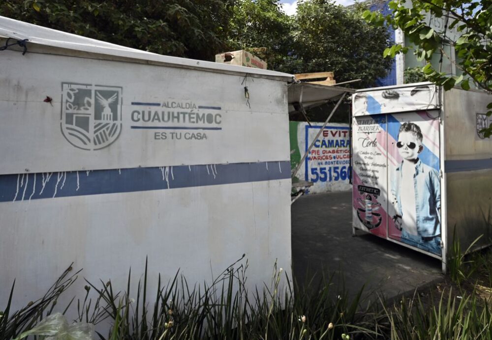 Un puesto de comida pintado por funcionarios de la Alcaldía Cuauhtémoc.Fotógrafo: Alfredo Estrella/AFP/Getty Images Un puesto de comida pintado por funcionarios de la Alcaldía Cuauhtémoc.Fotógrafo: Alfredo Estrella/AFP/Getty Images