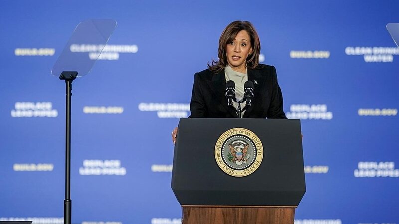 La vicepresidenta Kamala Harris en un evento sobre infraestructuras hidráulicas celebrado el 3 de febrero en Filadelfia. La vicepresidenta Kamala Harris en un evento sobre infraestructuras hidráulicas celebrado el 3 de febrero en Filadelfia.