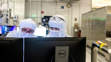 Debate sobre burbuja de la IA crece mientras repunte de acciones de chips hace historia Debate sobre burbuja de la IA crece mientras repunte de acciones de chips hace historia