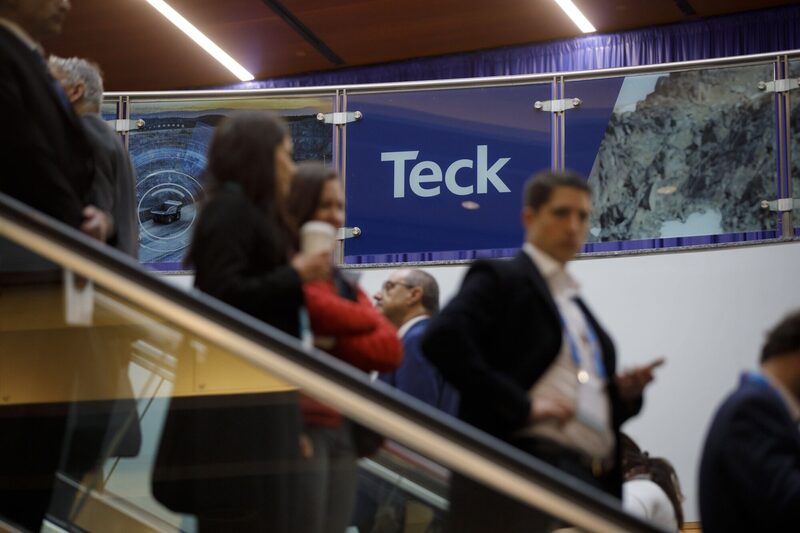 Os acionistas da Anglo e da Teck votarão sobre o acordo em 9 de dezembro em reuniões em Londres e Vancouver. Os acionistas da Anglo e da Teck votarão sobre o acordo em 9 de dezembro em reuniões em Londres e Vancouver.