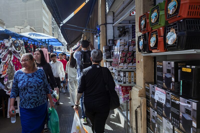 As perspectivas se desenrolaram conforme o esperado, e o BC tem optado por manter as taxas inalteradas por um período muito prolongado As perspectivas se desenrolaram conforme o esperado, e o BC tem optado por manter as taxas inalteradas por um período muito prolongado