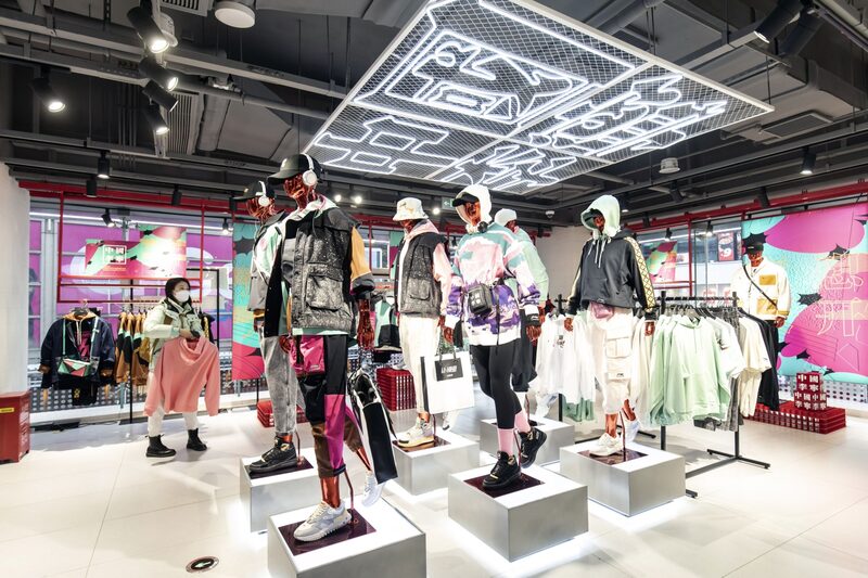 Una tienda de Li Ning en Shanghai. Fotógrafo: Qilai Shen/Bloomberg Una tienda de Li Ning en Shanghai. Fotógrafo: Qilai Shen/Bloomberg