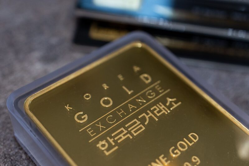 A gold bar Photographer: SeongJoon Cho/Bloomberg A gold bar Photographer: SeongJoon Cho/Bloomberg