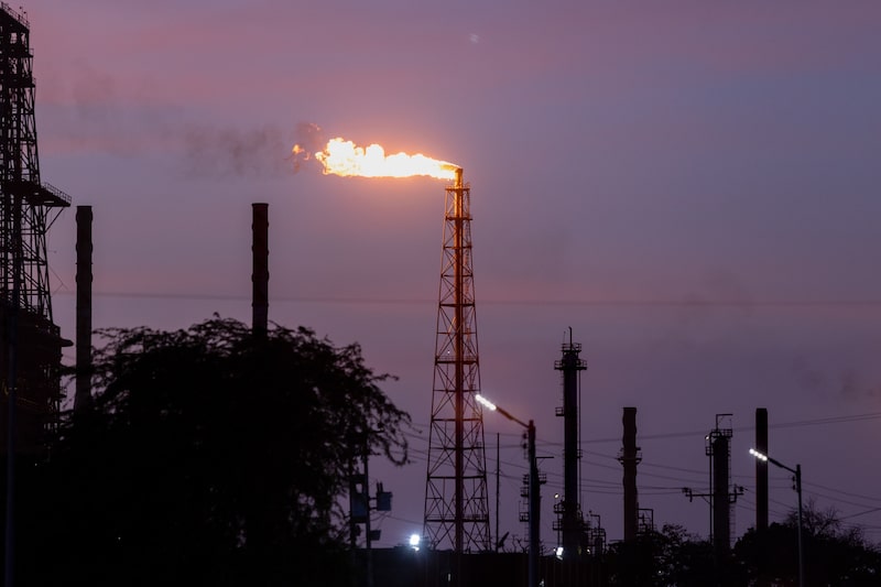 Pequeña empresa estadounidense entra en el terreno petrolero venezolano de los gigantes Vitol y Trafigura. Pequeña empresa estadounidense entra en el terreno petrolero venezolano de los gigantes Vitol y Trafigura.