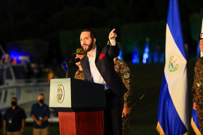 Nayib Bukele se dirige a militares recién graduados en un discurso, en el marco del Régimen de Excepción. Foto: Casa Presidencial | @PresidenciaSV Nayib Bukele se dirige a militares recién graduados en un discurso, en el marco del Régimen de Excepción. Foto: Casa Presidencial | @PresidenciaSV