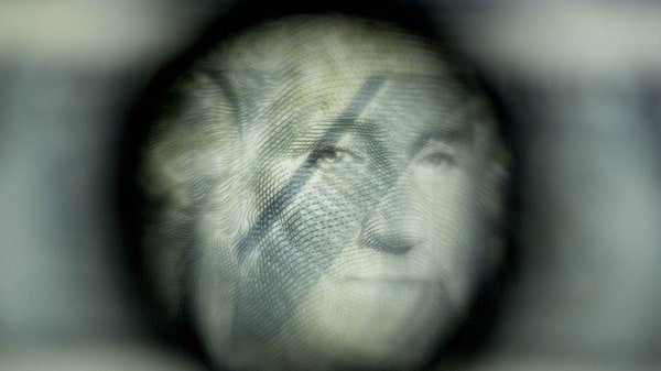 Efectivo guardado en fondos, y no en bancos, aumenta riesgo de recesión en EE.UU. Efectivo guardado en fondos, y no en bancos, aumenta riesgo de recesión en EE.UU.