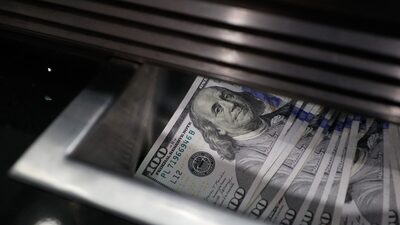 Dólar em baixa: Tarifas podem levar moeda ao menor valor em uma década, diz Deutsche Dólar em baixa: Tarifas podem levar moeda ao menor valor em uma década, diz Deutsche