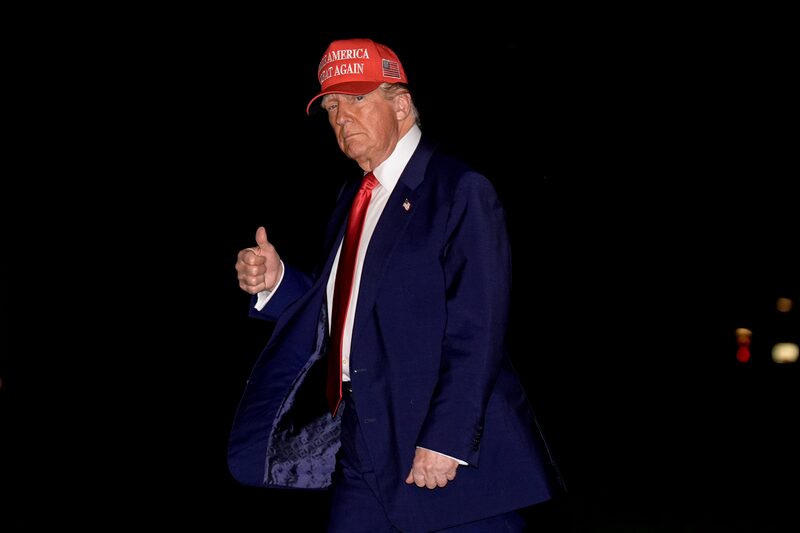 Trump disse que o financiamento governamental da mídia de notícias é “não apenas ultrapassado e desnecessário, mas corrosivo para a aparência de independência jornalística” Trump disse que o financiamento governamental da mídia de notícias é “não apenas ultrapassado e desnecessário, mas corrosivo para a aparência de independência jornalística”