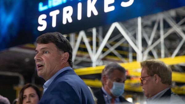 CEO de Ford quiere demostrar a Wall Street que se equivoca con inversión en VE CEO de Ford quiere demostrar a Wall Street que se equivoca con inversión en VE