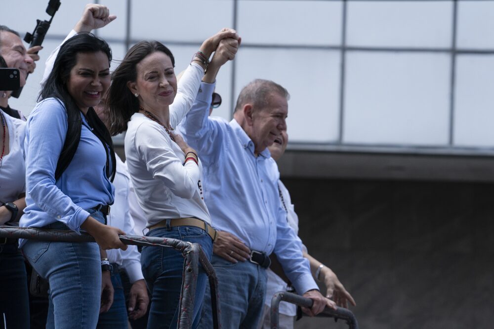 María Corina Machado, líder de la oposición venezolana, segunda izquierda, y Edmundo González, candidato de la oposición venezolana, centro, durante una protesta por las elecciones venezolanas en Caracas, Venezuela, el martes 30 de julio de 2024. María Corina Machado, líder de la oposición venezolana, segunda izquierda, y Edmundo González, candidato de la oposición venezolana, centro, durante una protesta por las elecciones venezolanas en Caracas, Venezuela, el martes 30 de julio de 2024.