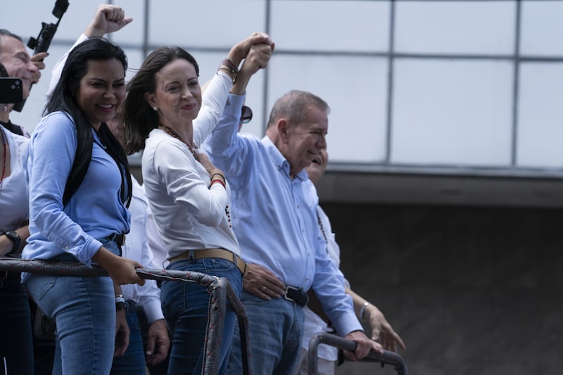 María Corina Machado, líder de la oposición venezolana, segunda izquierda, y Edmundo González, candidato de la oposición venezolana, centro, durante una protesta por las elecciones venezolanas en Caracas, Venezuela, el martes 30 de julio de 2024. María Corina Machado, líder de la oposición venezolana, segunda izquierda, y Edmundo González, candidato de la oposición venezolana, centro, durante una protesta por las elecciones venezolanas en Caracas, Venezuela, el martes 30 de julio de 2024.