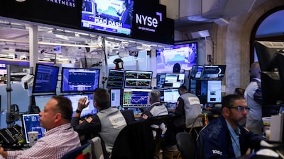 Wall Street cierra mixto entre la caída de Apple, el alza de Micron y el repunte del petróleo Wall Street cierra mixto entre la caída de Apple, el alza de Micron y el repunte del petróleo