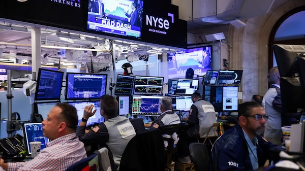 Wall Street cierra mixto entre la caída de Apple, el alza de Micron y el repunte del petróleo Wall Street cierra mixto entre la caída de Apple, el alza de Micron y el repunte del petróleo