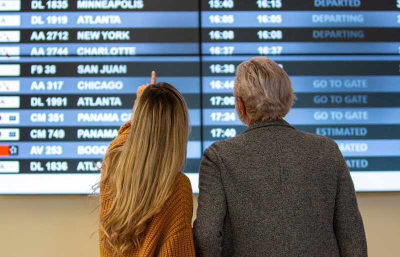 Un tablero de la salida de vuelos en el Aeropuerto Internacional de Punta Cana, República Dominicana. Un tablero de la salida de vuelos en el Aeropuerto Internacional de Punta Cana, República Dominicana.