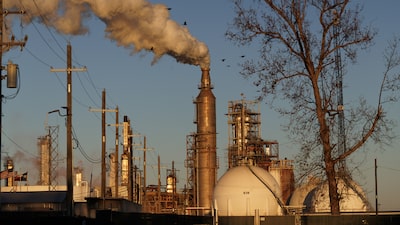 Petróleo supera los US$95 ante escalada entre EE.UU. e Irán y crecientes riesgos para el suministro Petróleo supera los US$95 ante escalada entre EE.UU. e Irán y crecientes riesgos para el suministro