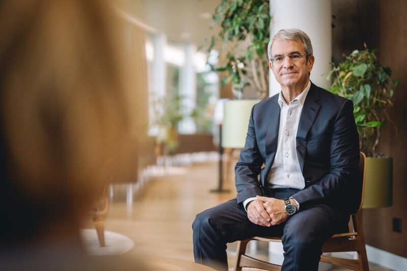 El CEO de Nestlé, Laurent Freixe, reconoció que el objetivo de crecimiento de la empresa para este año era poco realista. El CEO de Nestlé, Laurent Freixe, reconoció que el objetivo de crecimiento de la empresa para este año era poco realista.