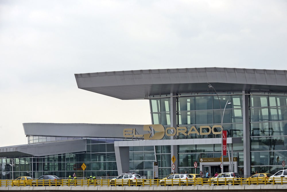 Volaris comenzará en octubre rutas hacia El Dorado, el principal aeropuerto de Colombia y un punto clave para la conectividad hacia otros puntos de Sudamérica. Volaris comenzará en octubre rutas hacia El Dorado, el principal aeropuerto de Colombia y un punto clave para la conectividad hacia otros puntos de Sudamérica.