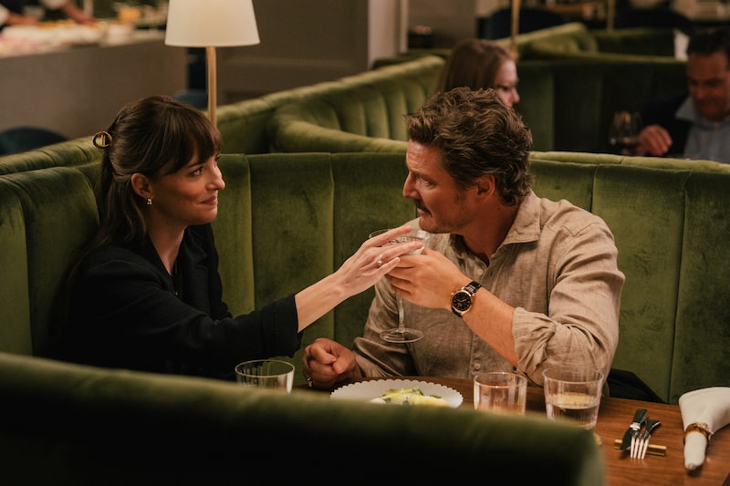 Dakota Johnson y Pedro Pascal en el set The Materialists Dakota Johnson y Pedro Pascal en el set The Materialists