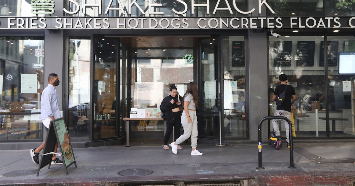 Gigante Shake Shack chega ao Brasil: 40 lojas com a dona do Outback
