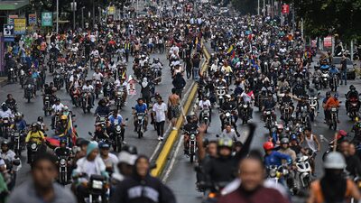 Protestos populares se espalham em Caracas após Maduro ser declarado vencedor Protestos populares se espalham em Caracas após Maduro ser declarado vencedor