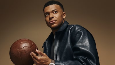 Mbappé diseña su primer reloj de lujo con Hublot: este es el precio de la edición en cerámica y oro Mbappé diseña su primer reloj de lujo con Hublot: este es el precio de la edición en cerámica y oro