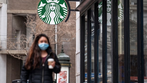 Junta Laboral de EE.UU. acusa a Starbucks de despidos con represalias Junta Laboral de EE.UU. acusa a Starbucks de despidos con represalias